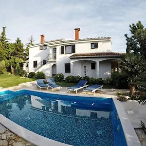  Apartment Adriana